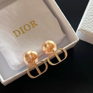 Dior pearl letter earrings